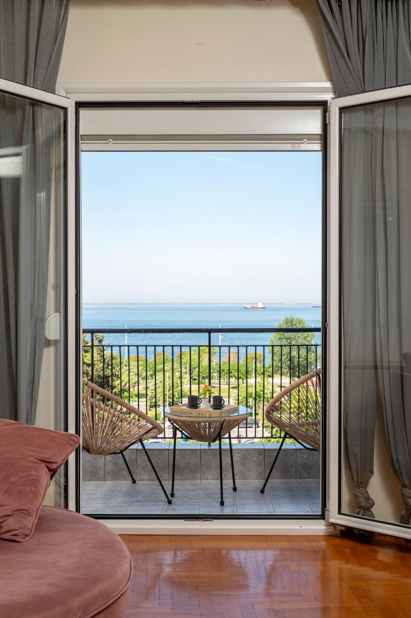 Houseloft Seaside Getaway