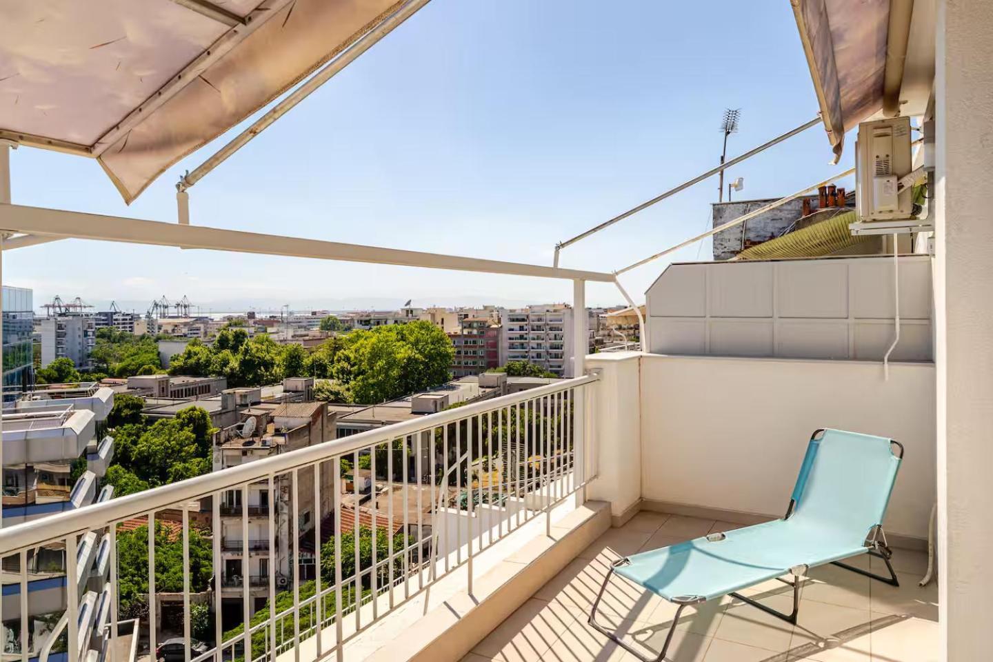 Elegant, Modern & Spacious In With Balcony Thessaloniki