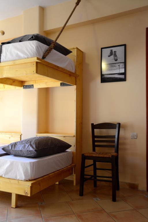 Crossroads Hostel *