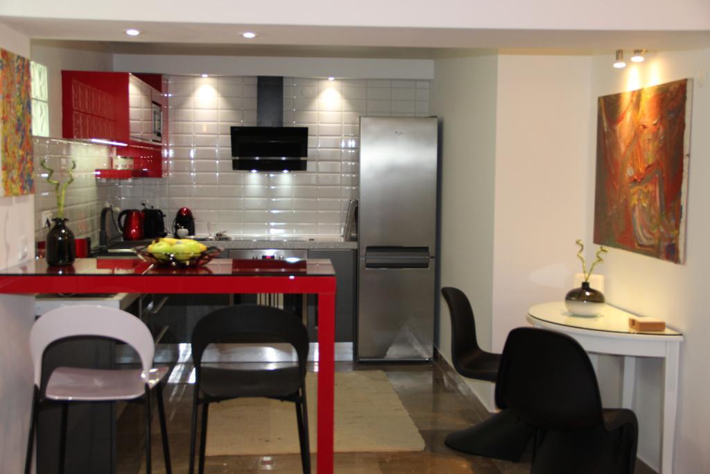 Apartment 48
