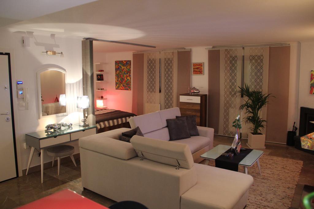 Apartment 48