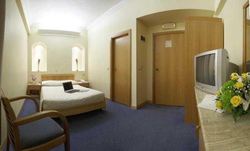 Hotel Telioni 3*