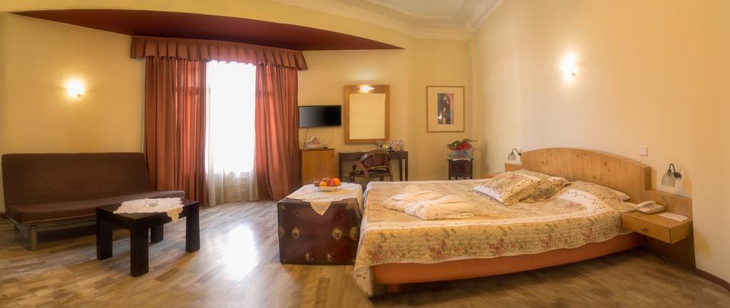 Kinissi Palace Hotel