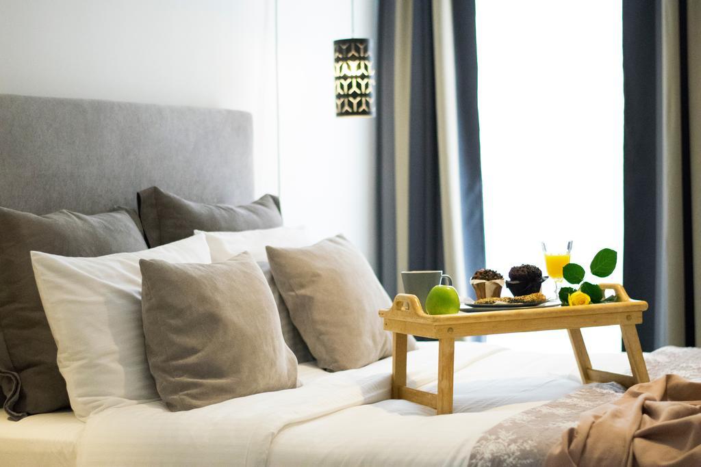 By Skg Apartment *