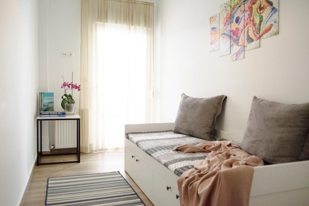By Skg Apartment *