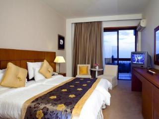 Nepheli Hotel 4*