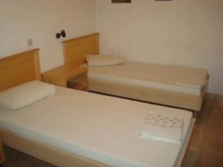 Otel Tzitzifies