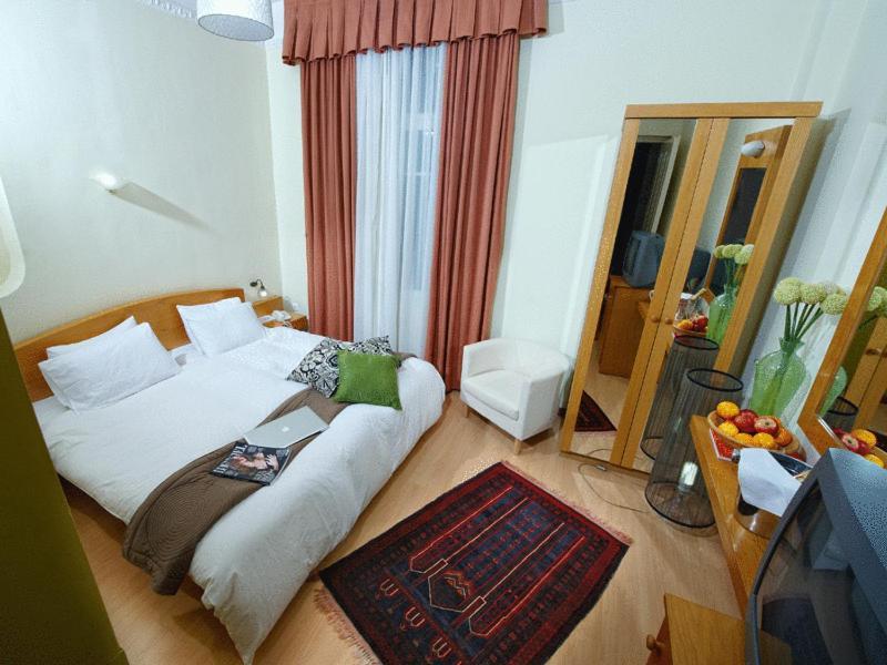 Kinissi Palace 4*