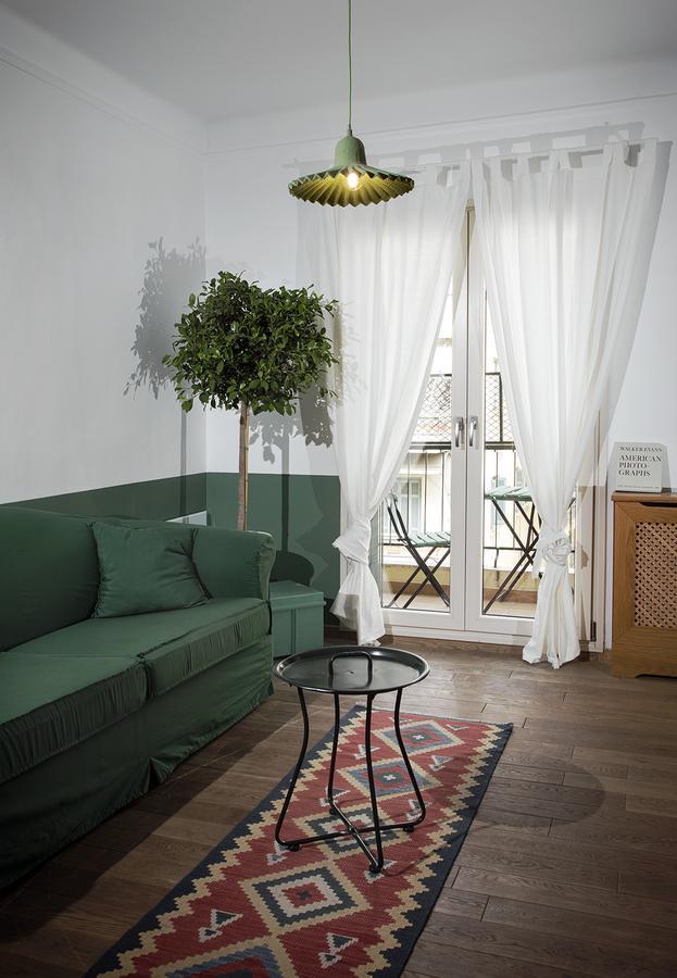 Apartment Lounge *