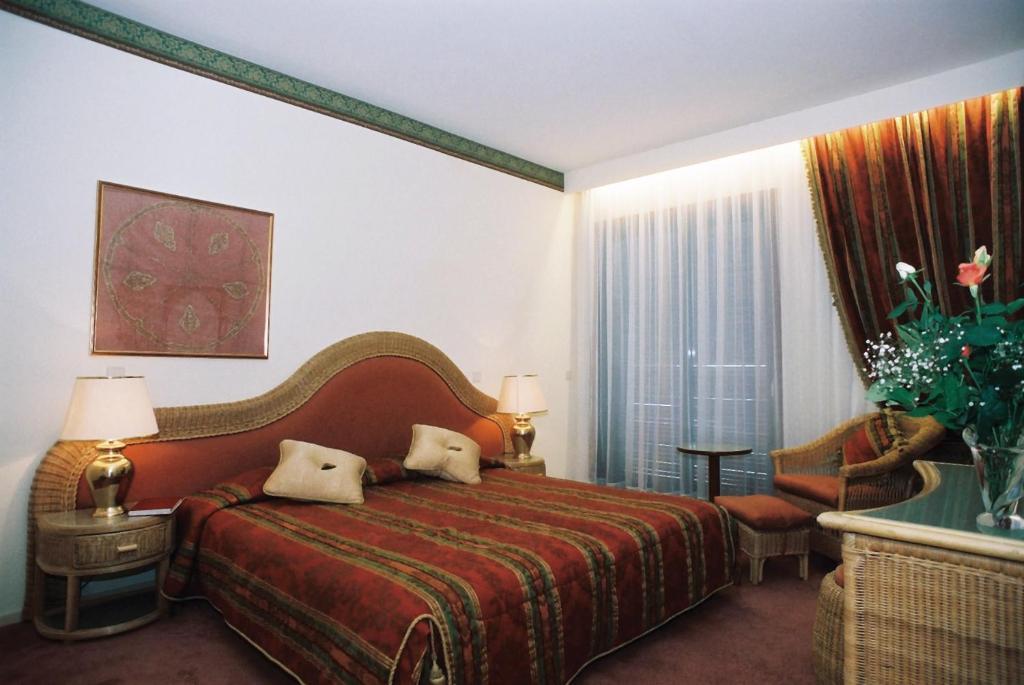 Hotel Nepheli 4*