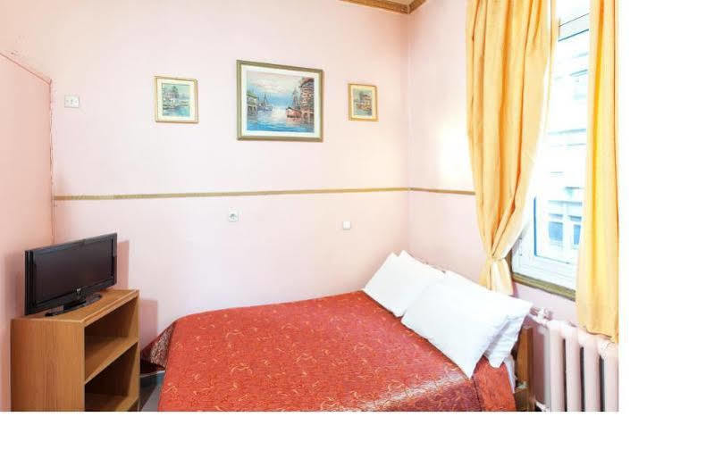 Nea Metropolis Hotel 3*