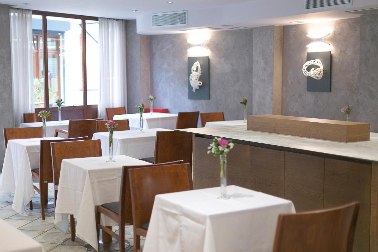 Otel Plaza Hotel, Philian And