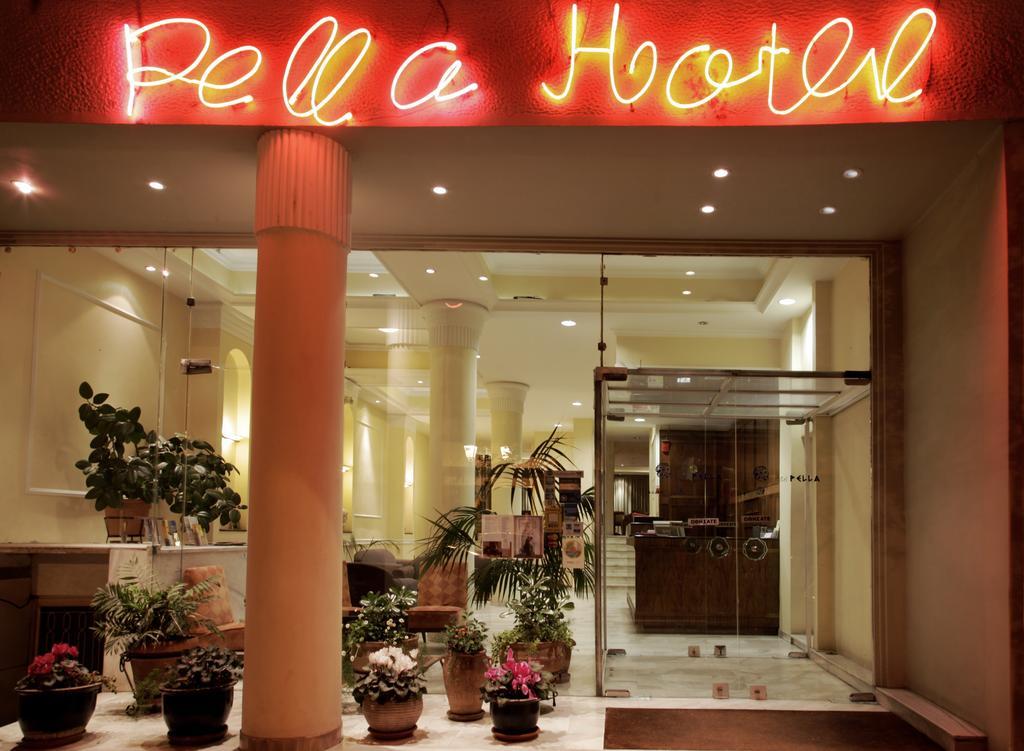Pella 2*