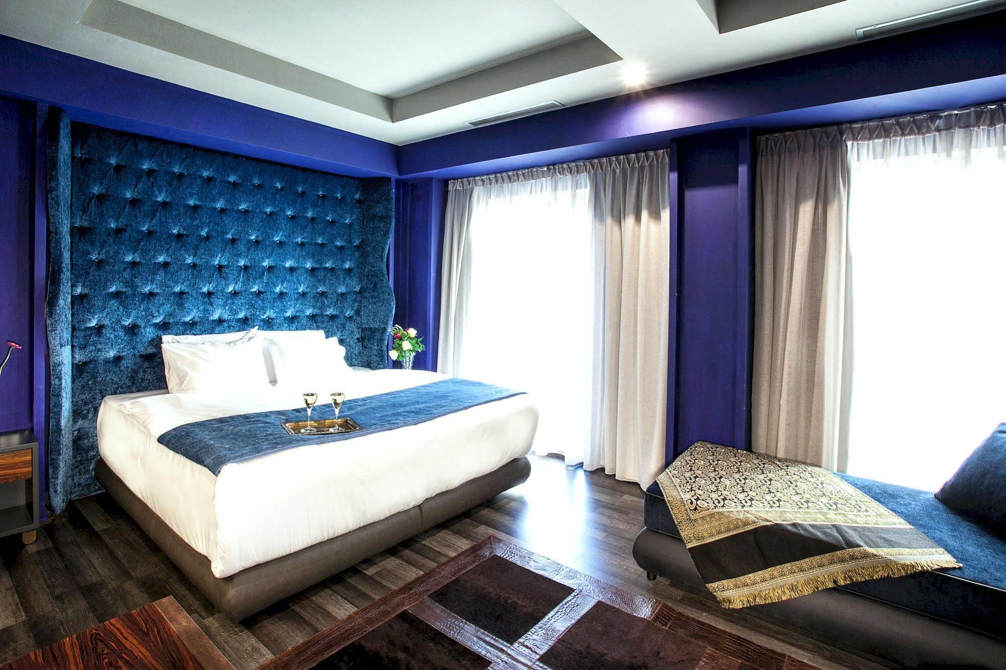 Diamond Suites, Philian And