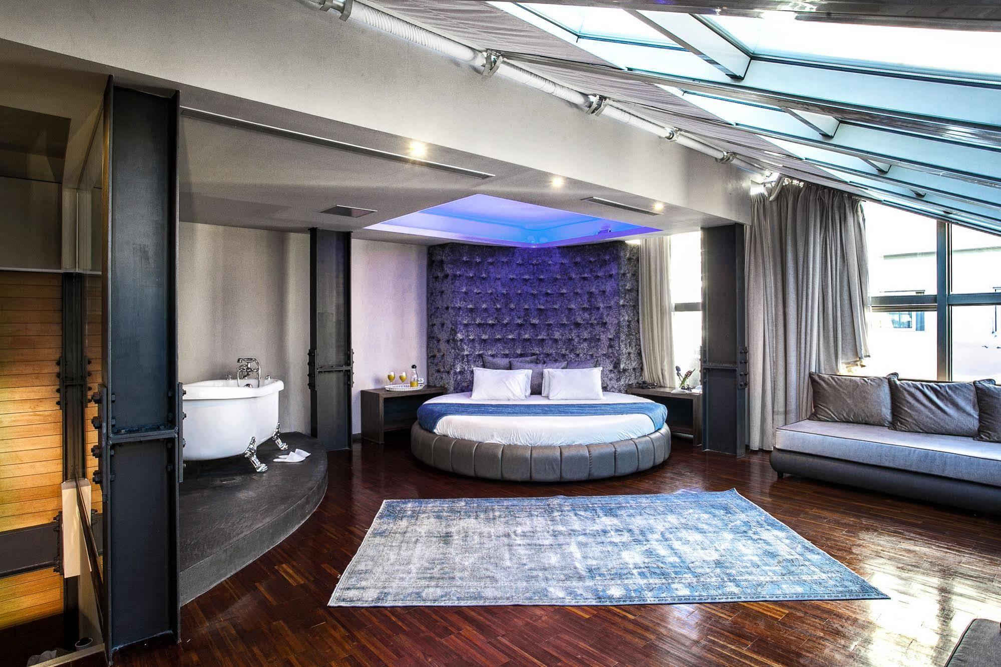 Diamond Suites, Philian And Apartment