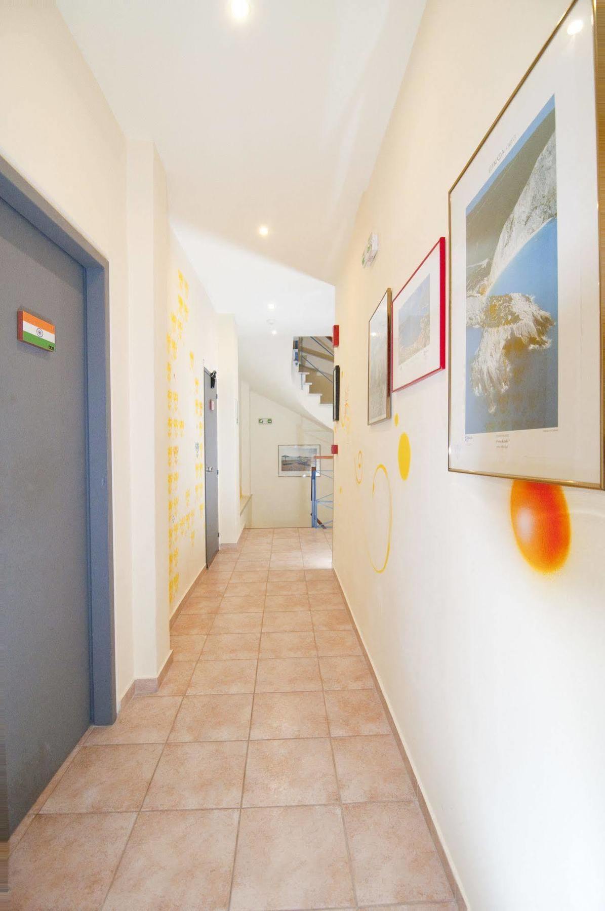 Rentrooms Guest house