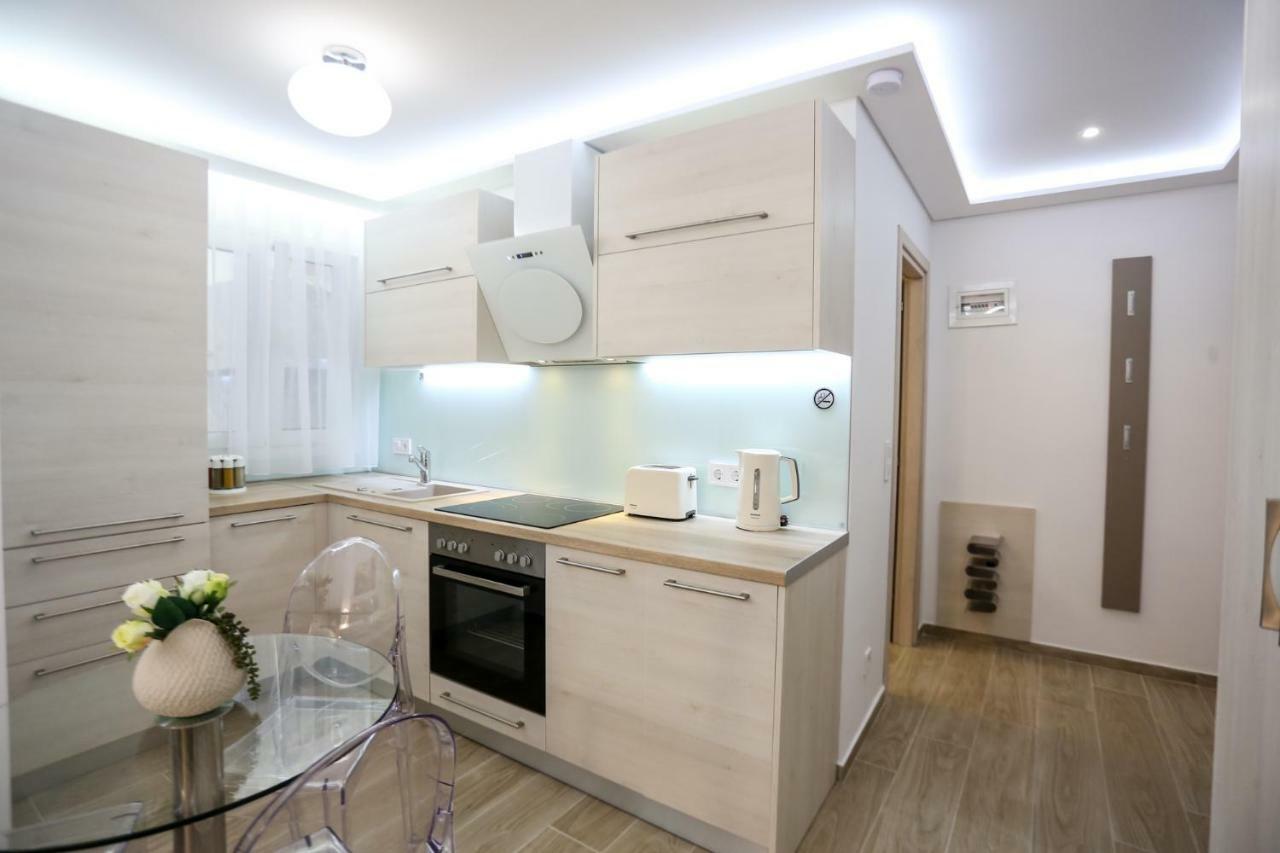 Laura Lifestyle And White Tower Apartment *