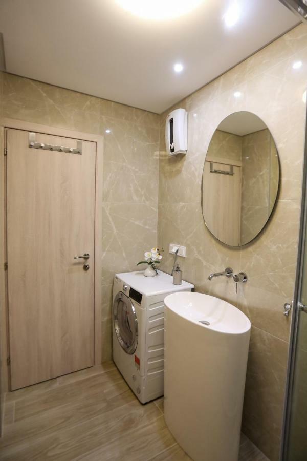 Apartment Laura Lifestyle And White Tower