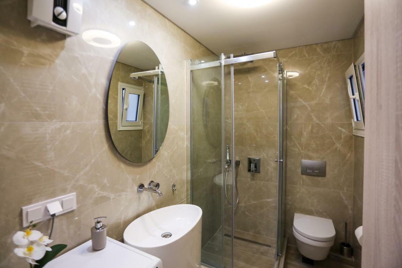 Laura Lifestyle And White Tower Apartment *