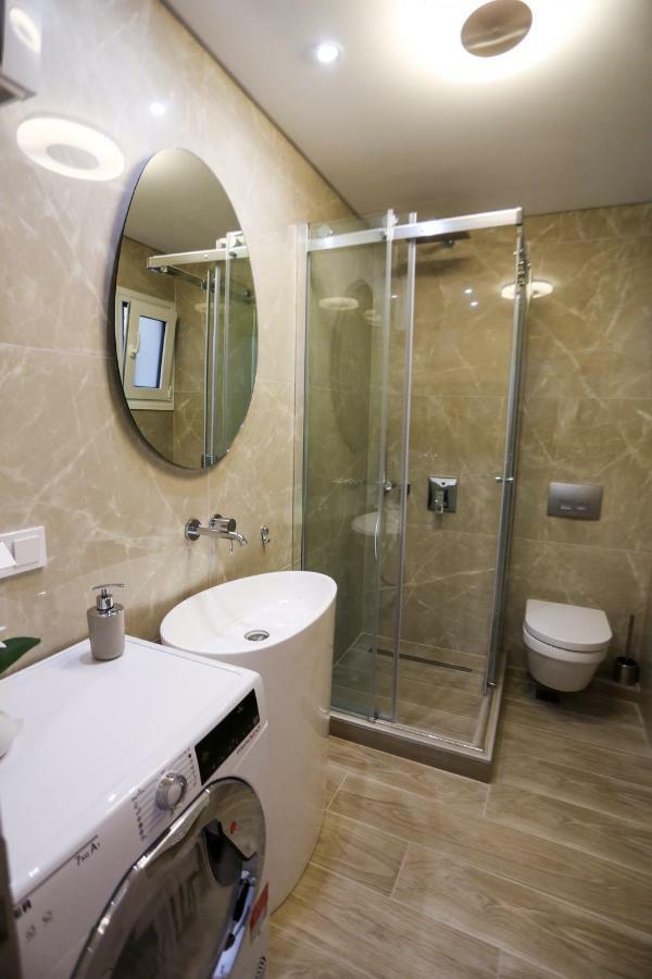 Apartment Laura Lifestyle And White Tower