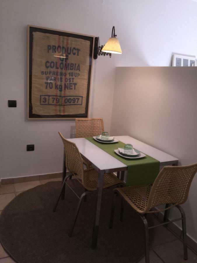 Cozy Garden 700m From St Luke S Hospital Apartamento