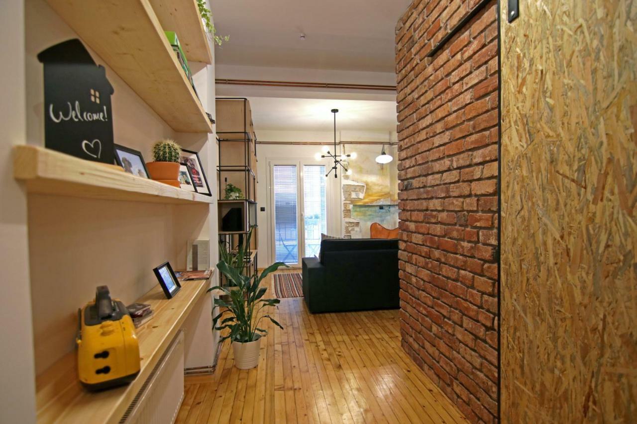 Kostas' Downtown Industrial Loft Thessaloniki