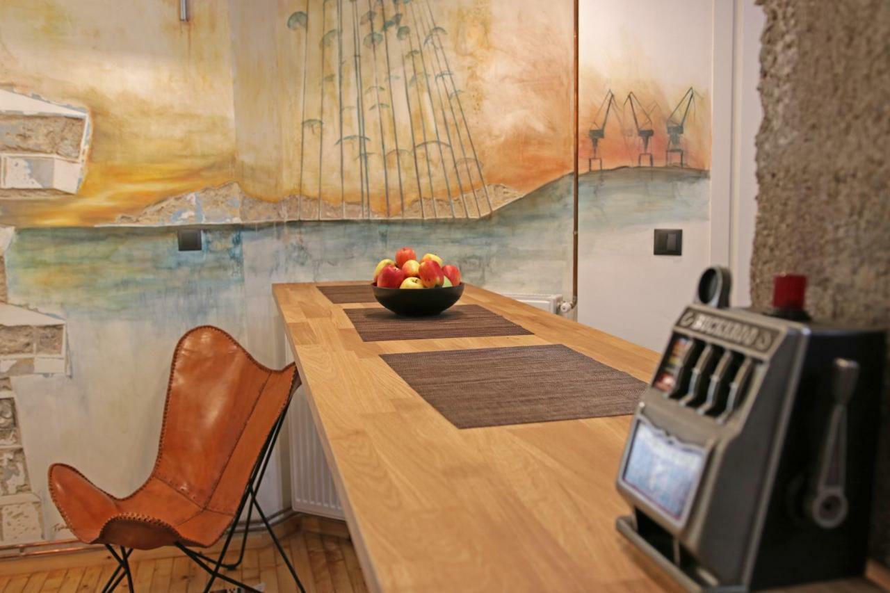 Kostas' Downtown Industrial Loft * Thessaloniki