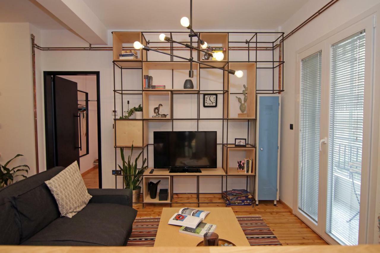 Kostas' Downtown Industrial Loft *