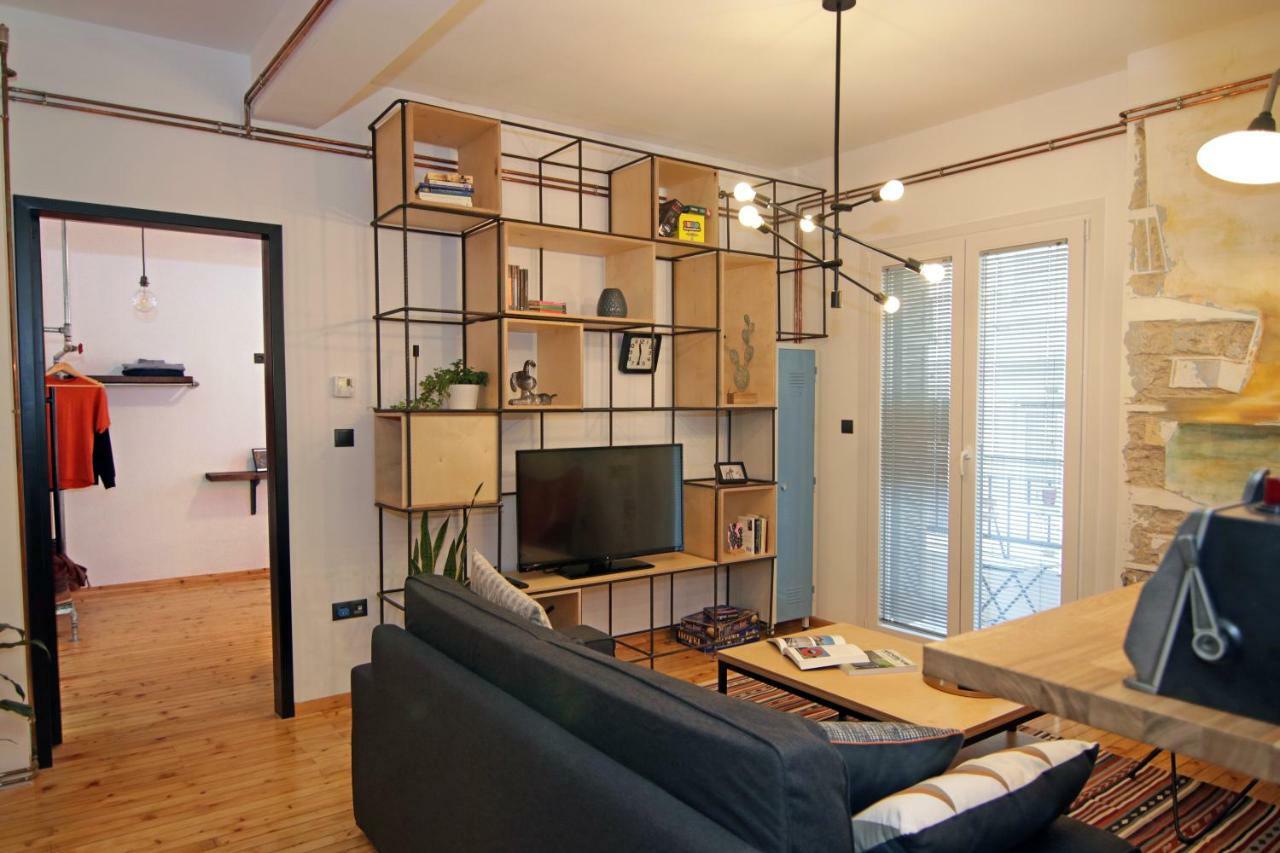 Kostas' Downtown Industrial Loft * Thessaloniki