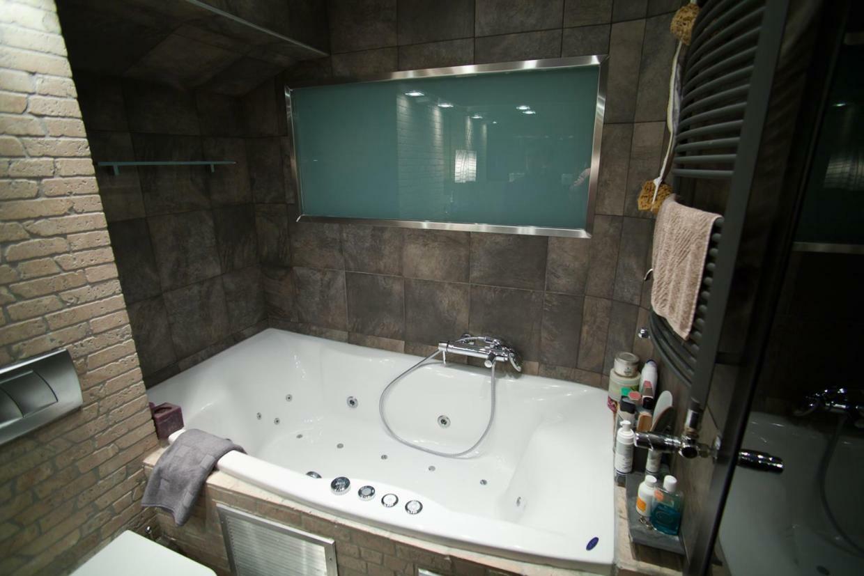 Deluxe Boutique , Jacuzzi, Private Parking, Fireplace Appartement