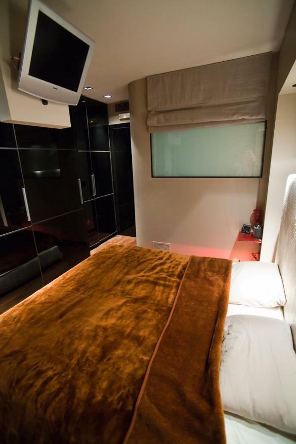 Deluxe Boutique , Jacuzzi, Private Parking, Fireplace Thessaloniki