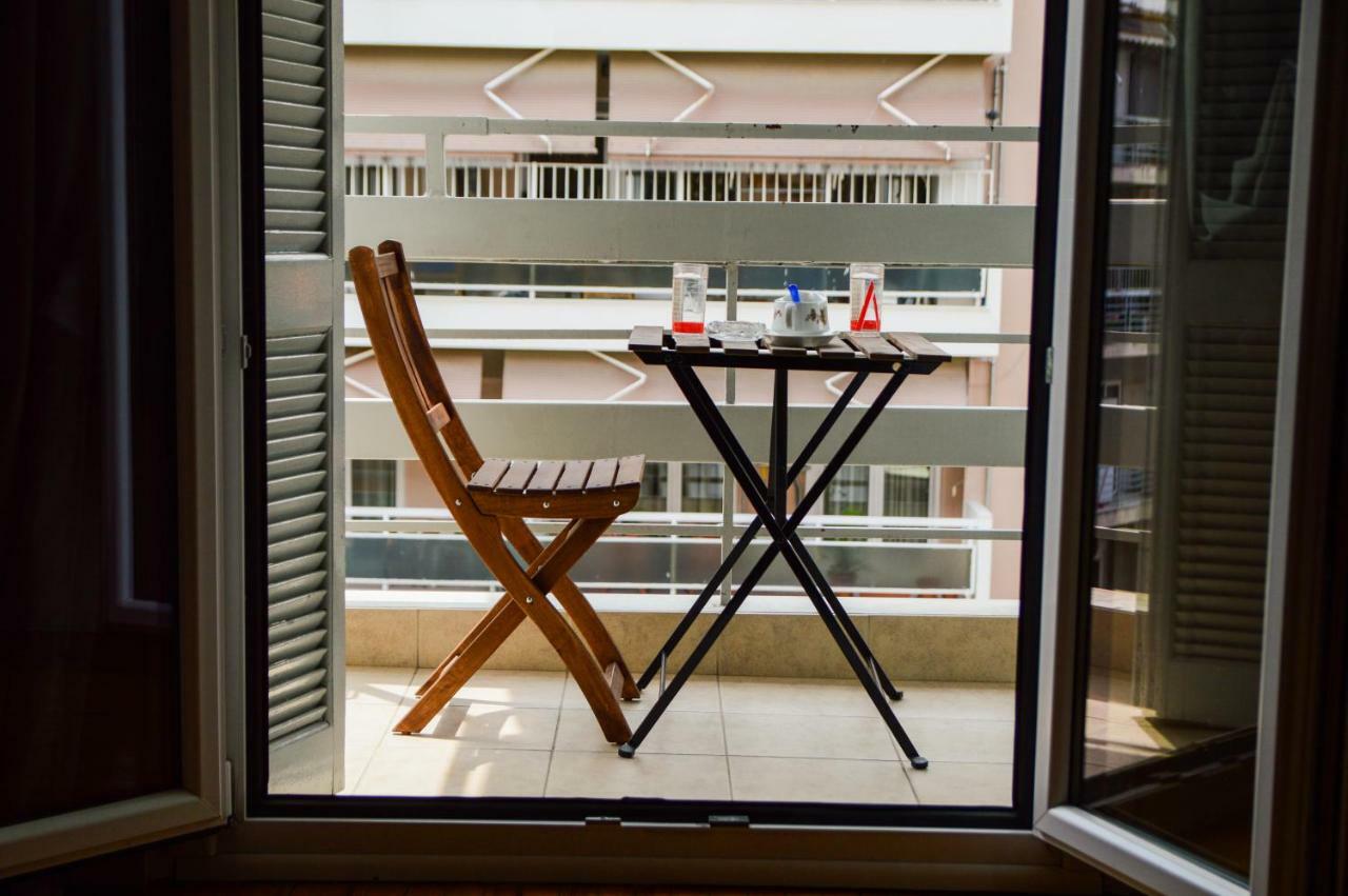 An For 2-4 Friends. * Thessaloniki