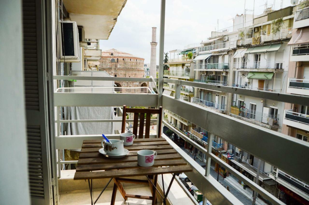 An For 2-4 Friends. * Thessaloniki