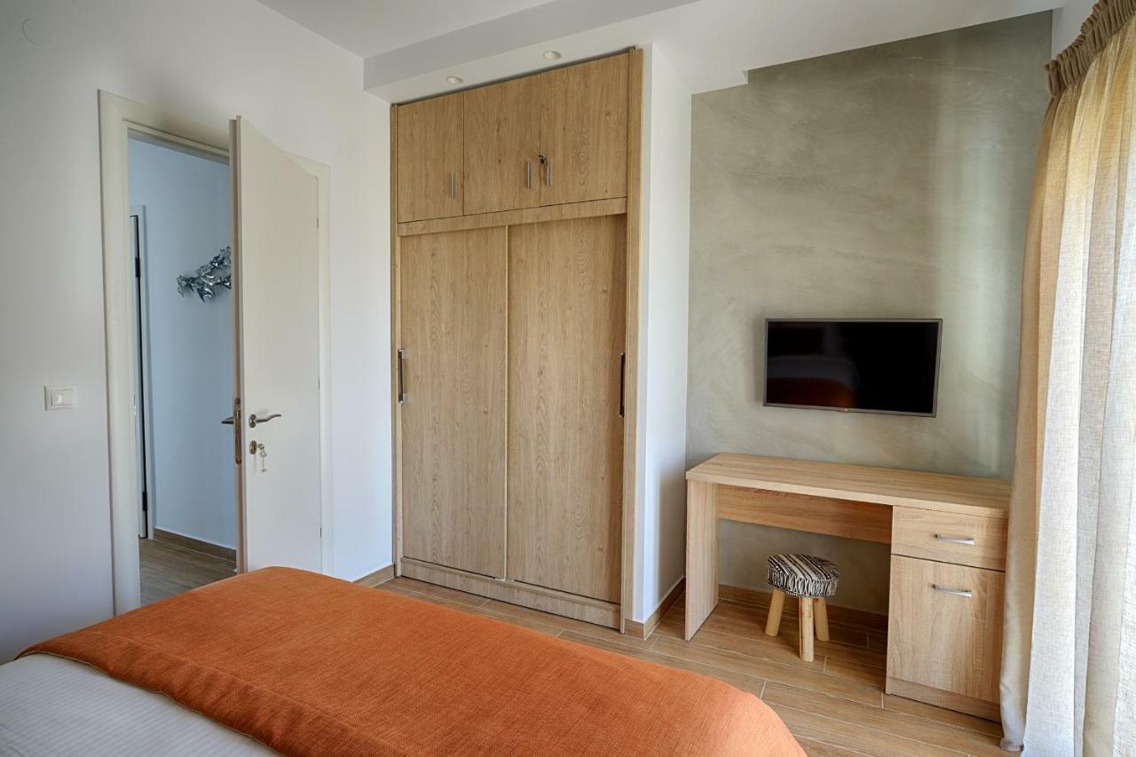 Apartment Cosmos N Armonia Apts.
