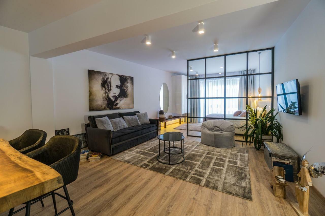 Glossy Apartment *