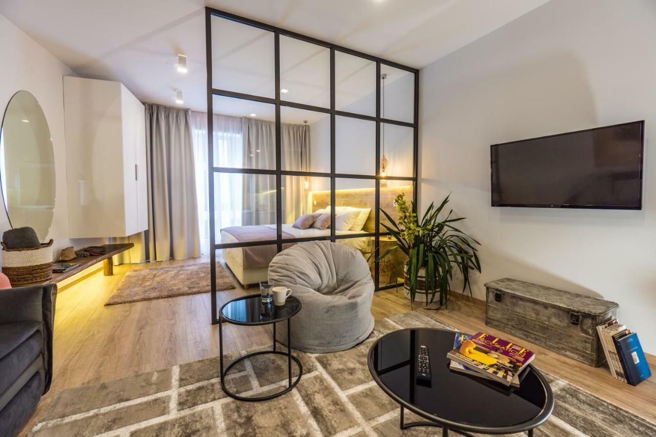 Glossy Apartment *