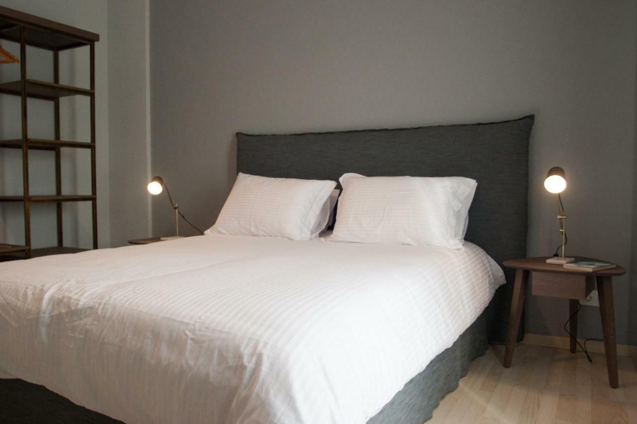 Stylish Zoi's Next To Helexpo, White Tower Daire *