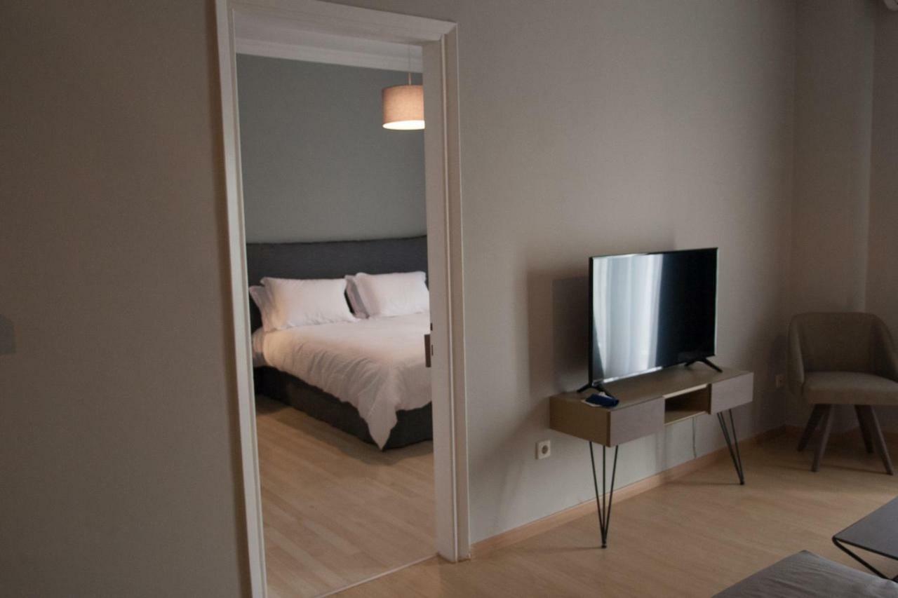 Stylish Zoi's Next To Helexpo, White Tower Daire