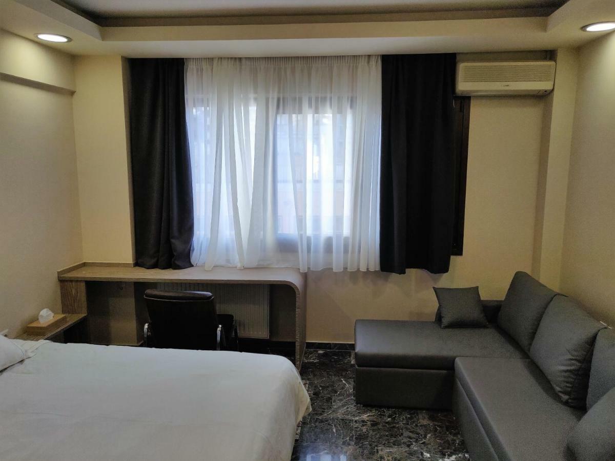 Agias Sofias Street Luxurious Apartamento