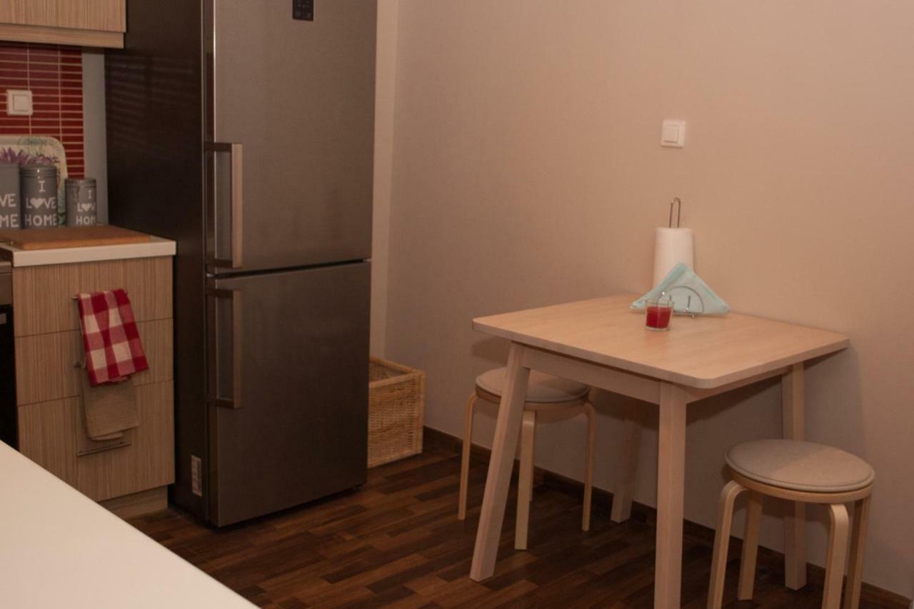 Stylish Zoi's Next To Helexpo, White Tower * Selanik