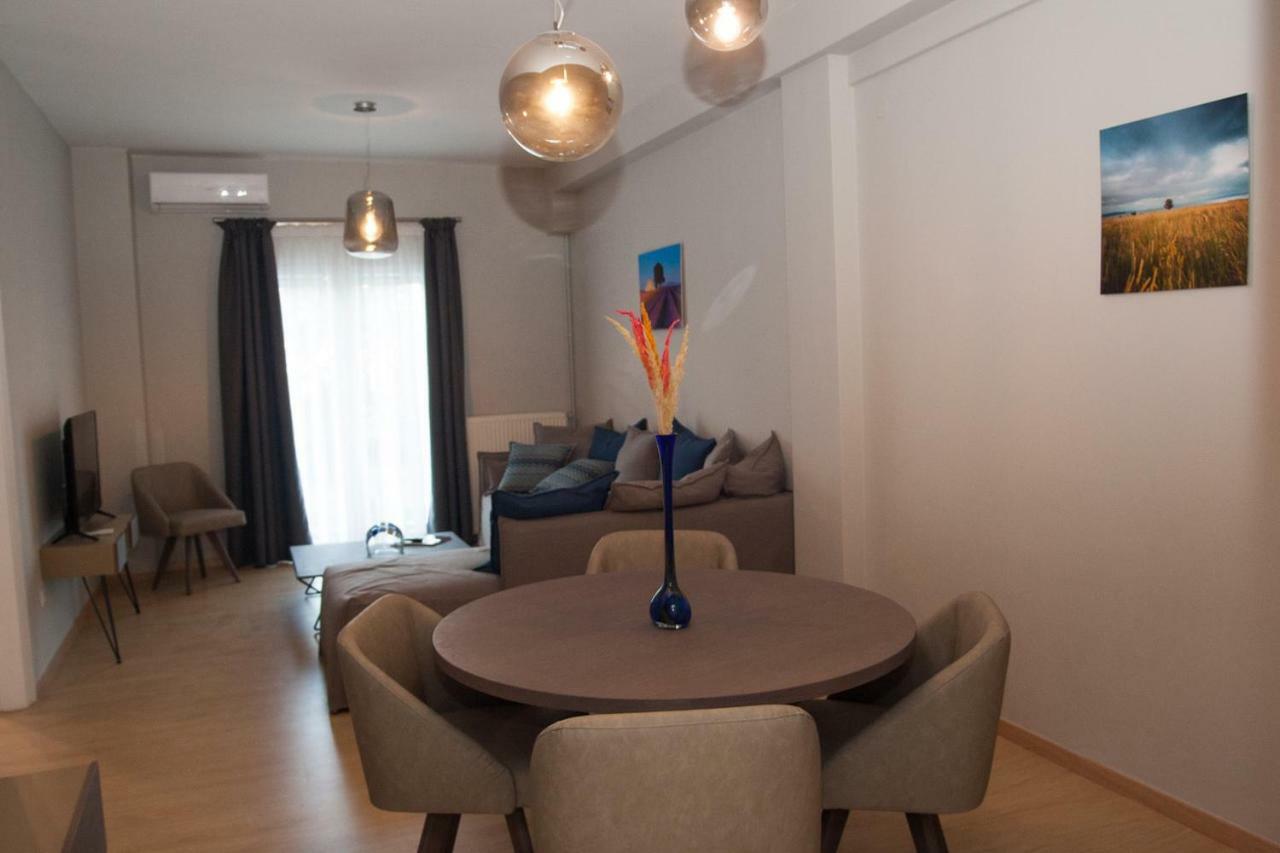 Stylish Zoi's Next To Helexpo, White Tower Daire