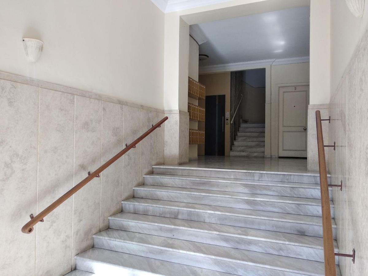 Metro Apartamento