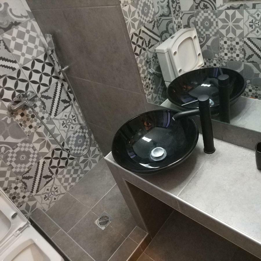 Iris Apartment *