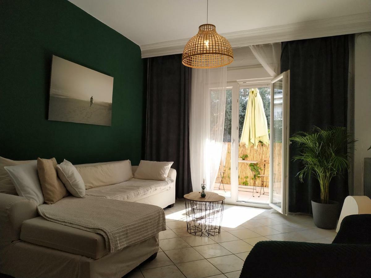 Apartment Bright Steps From The Sea *