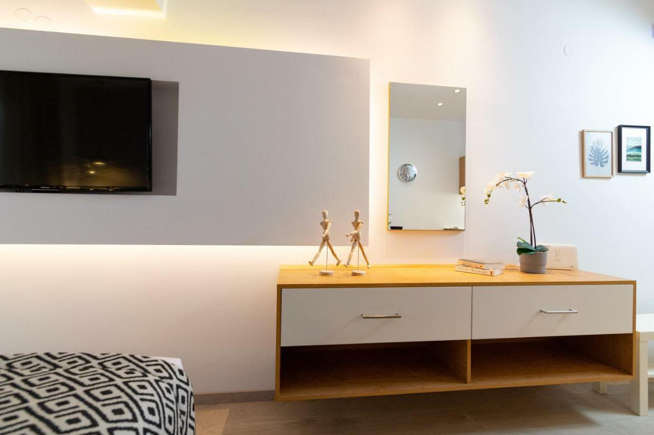 F & B Collection - Seaview Minilux Thessaloniki