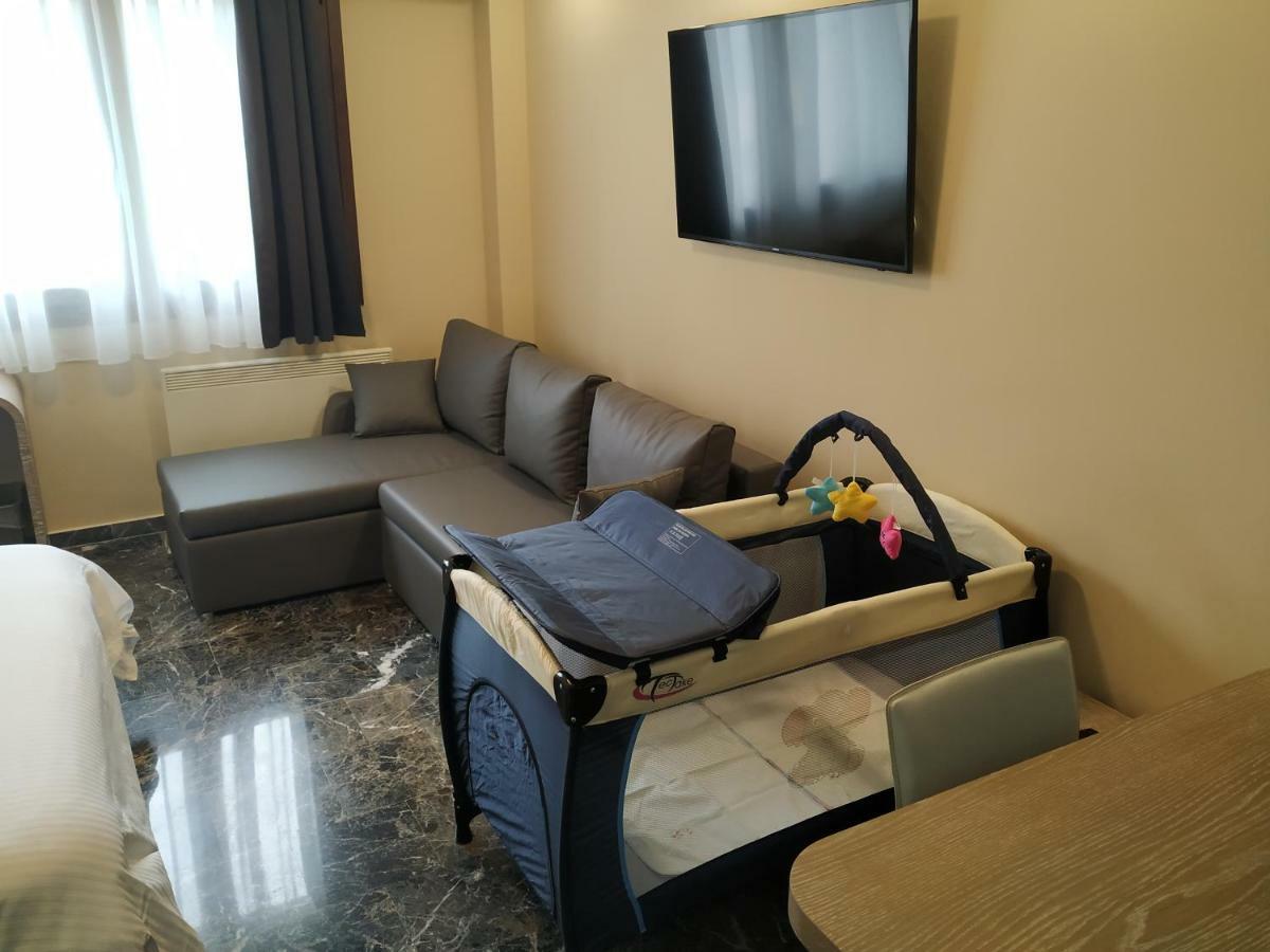 Agias Sofias Street Luxurious Apartamento *