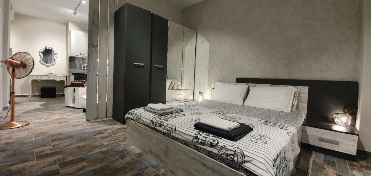 Vivian House *