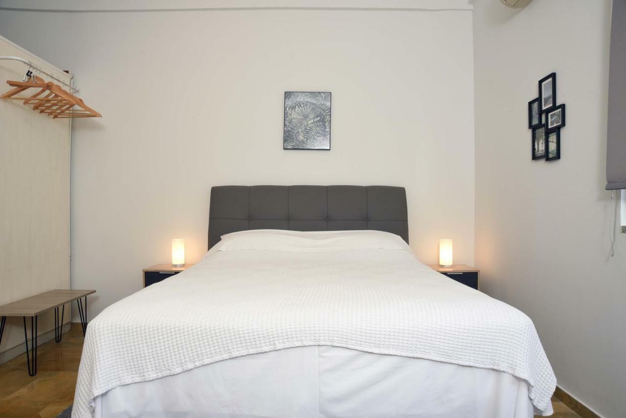 Delmare Aristotelous 7