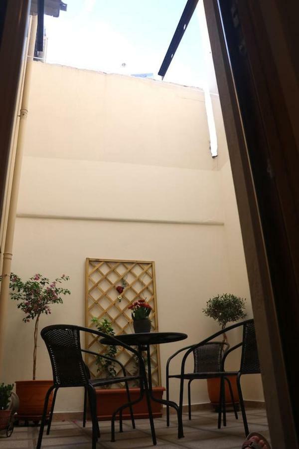 Apartment Quiet Urban With Private Backyard *