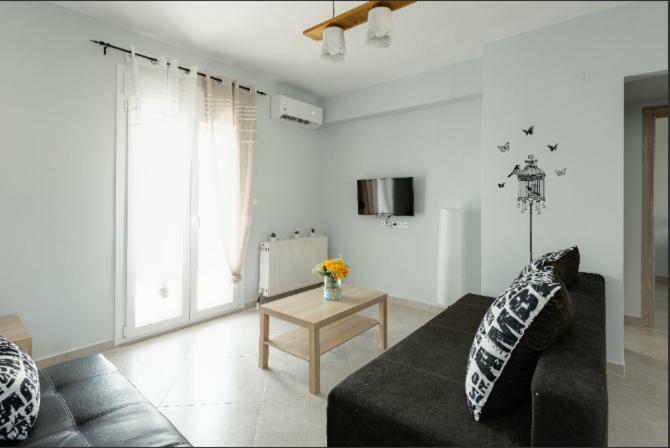 Bright Spacious Two-bedroom *
